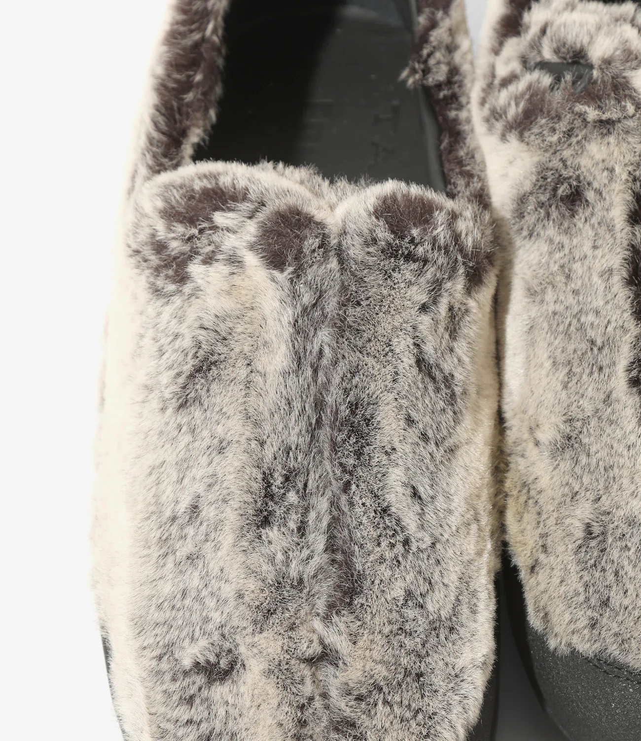 Wanderer – Grey Fur - Image 3